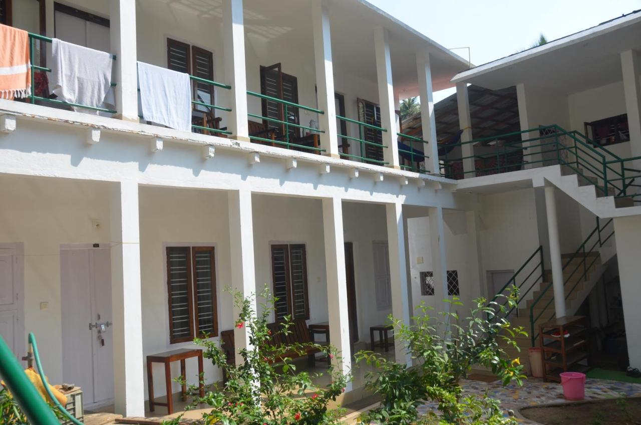 Arya Homestay Bougain Villa Gokarna  Esterno foto