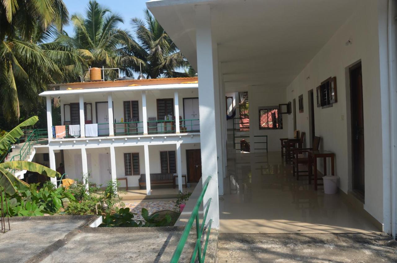 Arya Homestay Bougain Villa Gokarna  Esterno foto