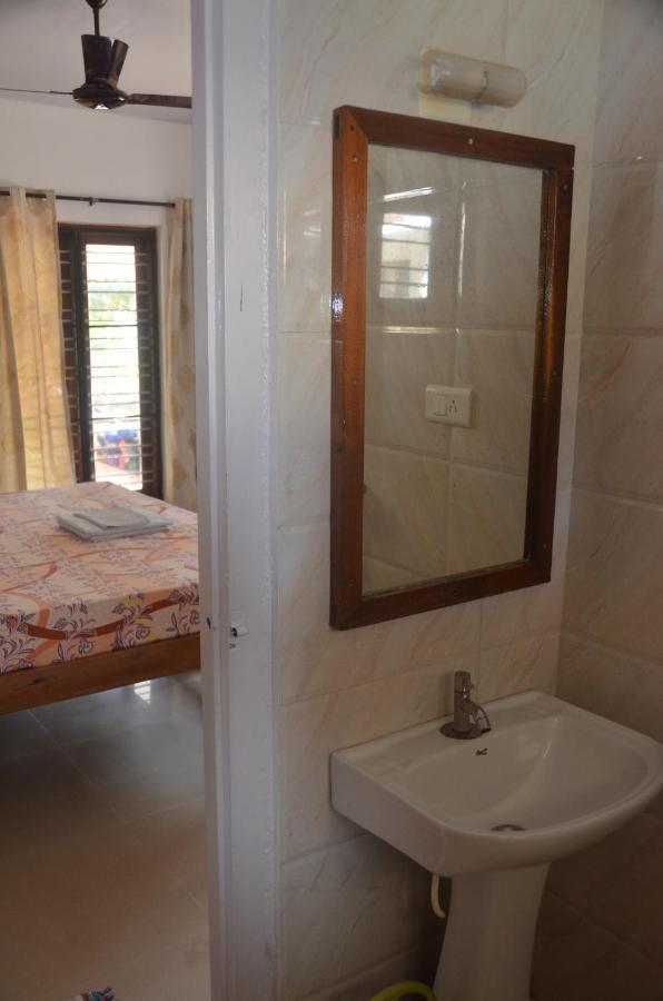 Arya Homestay Bougain Villa Gokarna  Esterno foto