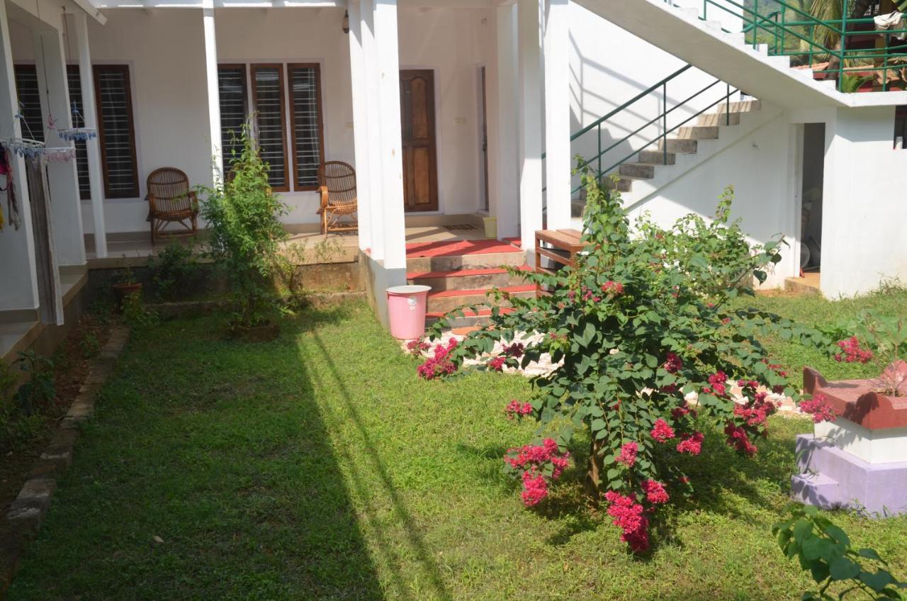 Arya Homestay Bougain Villa Gokarna  Esterno foto