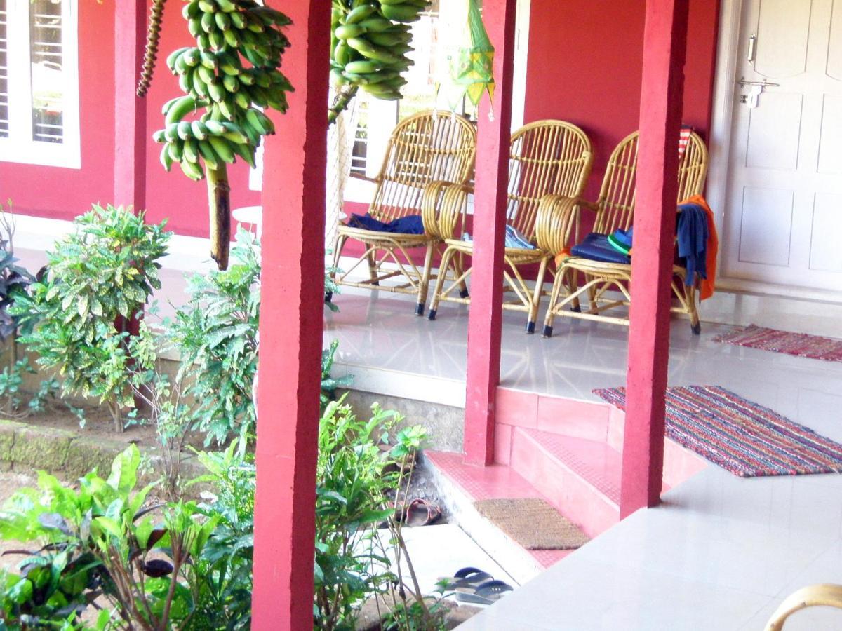 Arya Homestay Bougain Villa Gokarna  Esterno foto