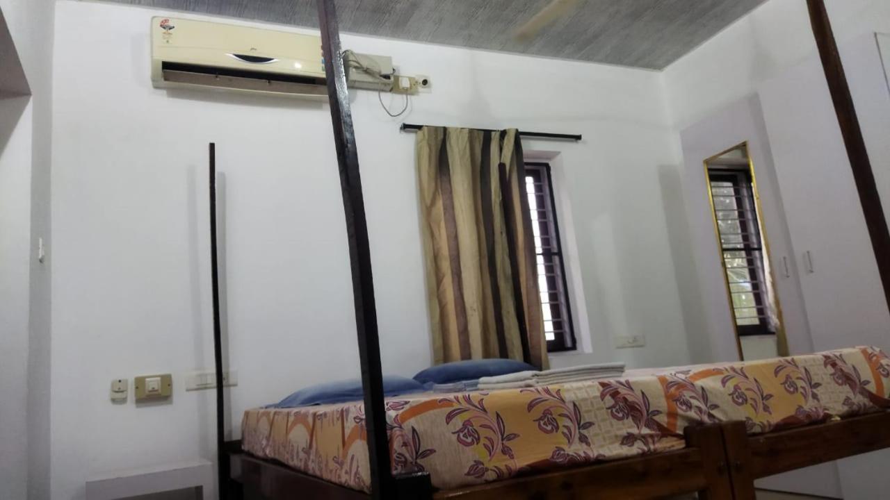 Arya Homestay Bougain Villa Gokarna  Esterno foto
